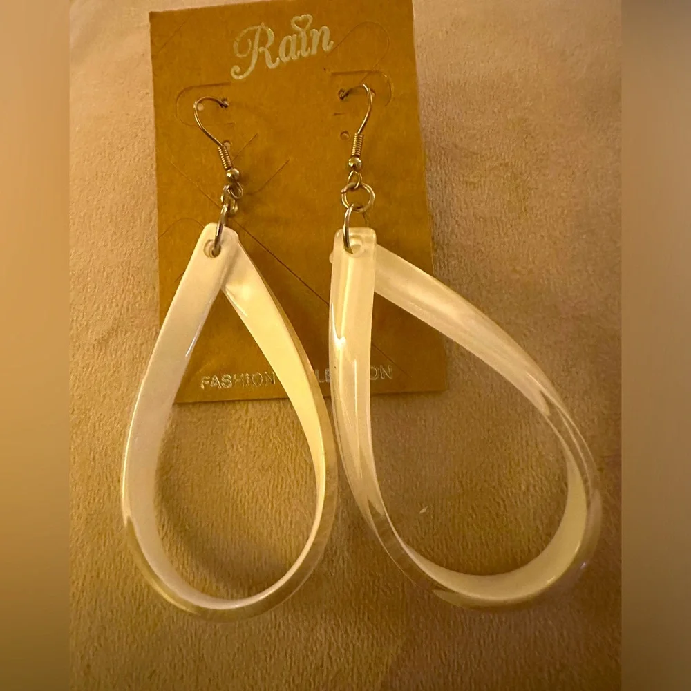 Rain Jewelry Acrylic Door Knocker Drop Disc Statement Earrings White Clear - Picture 3 of 5